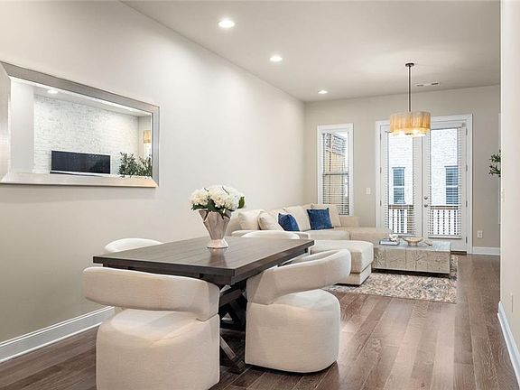 3rd image of 4751 Roswell Rd