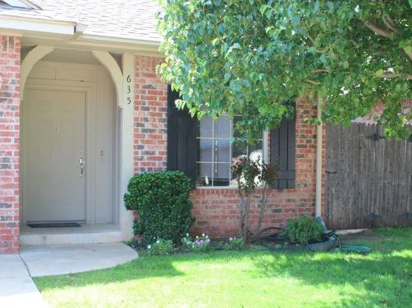 635 Sisken Ct, Edmond, OK 73003