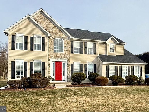 3rd image of 32 Chancellorsville Cir
