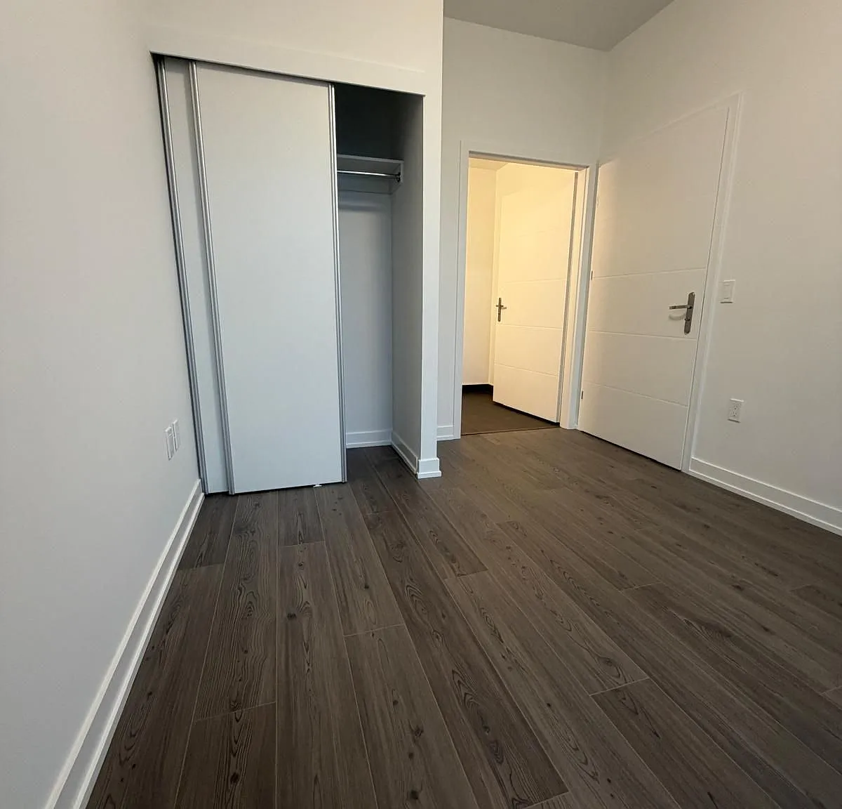 Tek Tower Condos — Photo 3