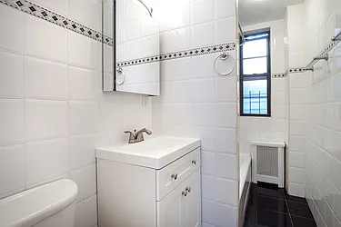 Rented by Rita S Citrin, LREB