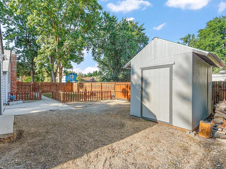 4426 W Irving St — Photo 33
