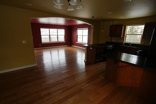 4th image of 112 Woodland Pl