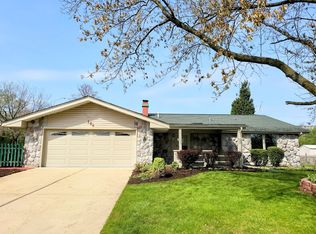 2S164 Beaumont Ln, Lombard, IL 60148