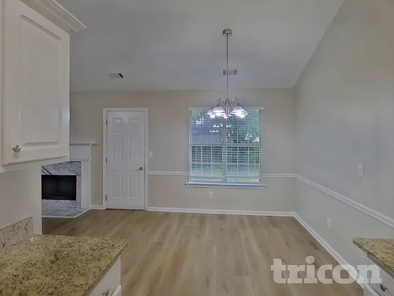 130 N Greenfield Cir — Photo 4