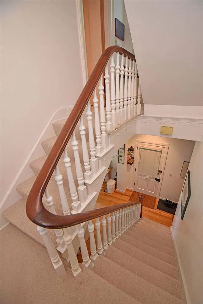 4 bed, 2400 sqft, $3,200 — Photo 1