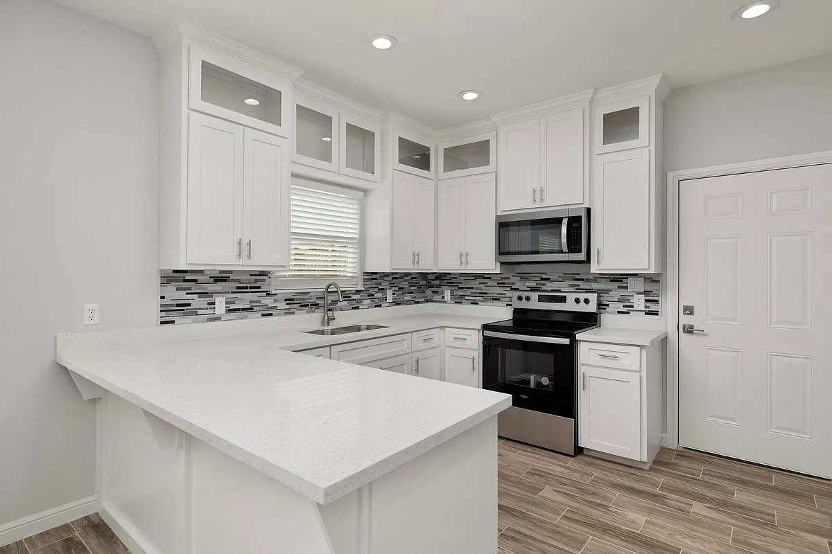 3 bed, 2.0 bath, 1130 sqft, $1,185 — Photo 2