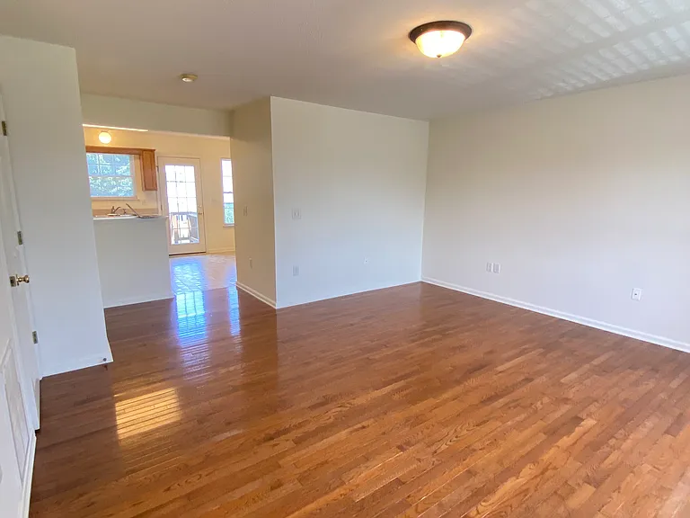 104 Windstone Dr — Photo 5