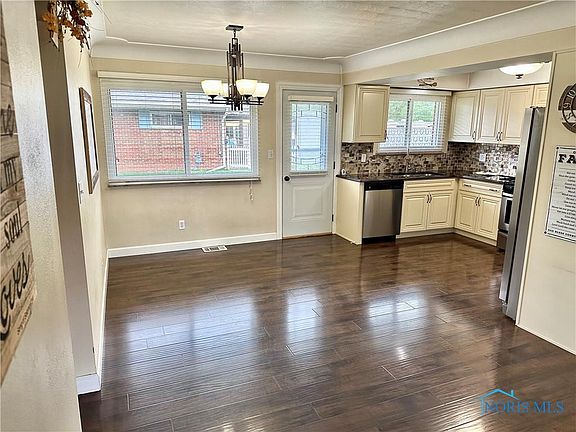 5th image of 22163 W Elmwood Pkwy