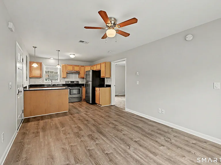 149 S Main St #D — Photo 11