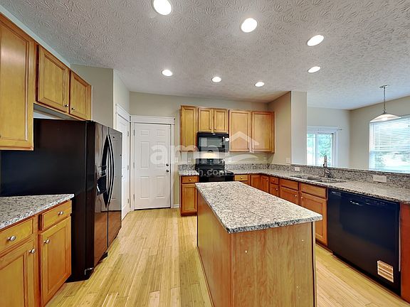 3rd image of 1085 McCoy Dr