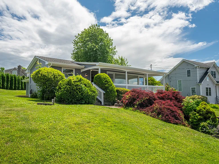 5 Lilac Ln — Photo 2