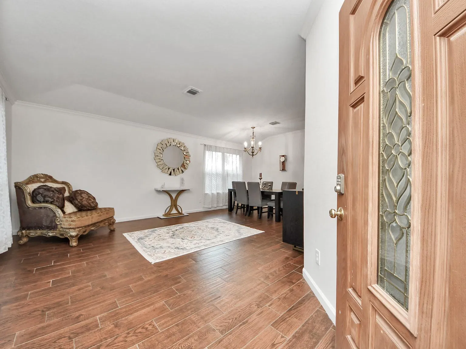 4 bed, 2.0 bath, 2260 sqft, $2,300 — Photo 3