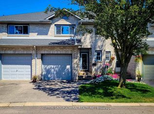 2 Royalwood Ct #52, Hamilton, ON L8E 4Z1