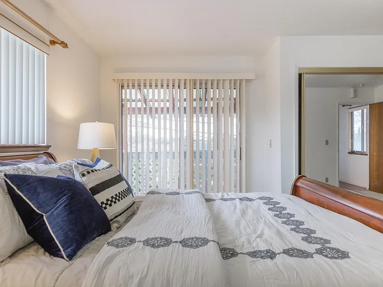 514 Willow Ave #2 — Photo 4