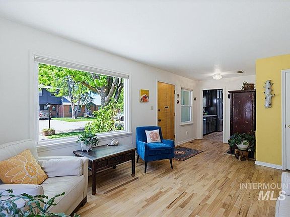 2nd image of 206 N Bacon Dr