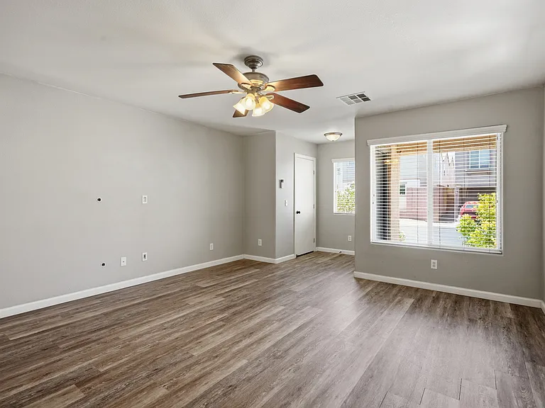 Entrance/living room