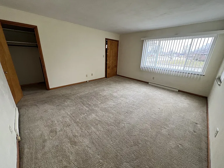 4760 Holiday Dr #1 — Photo 3
