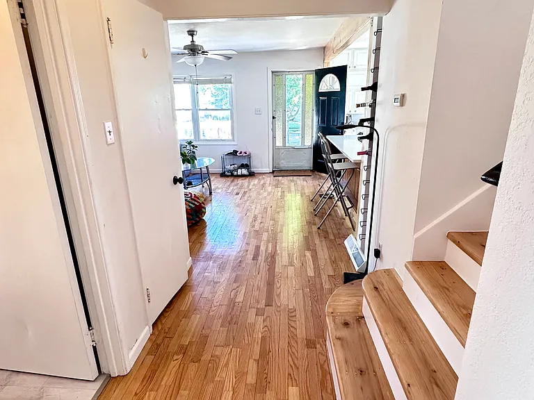 2404 Rowland Ave — Photo 17