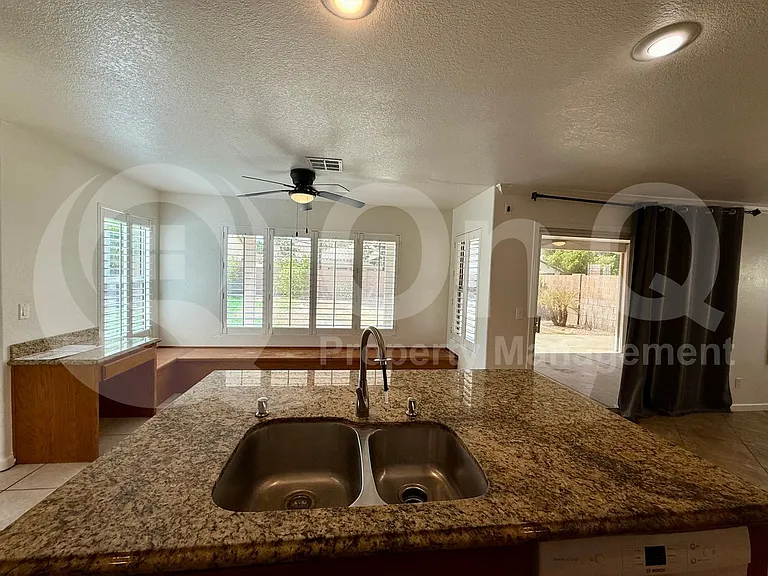 6321 E Roland St — Photo 9