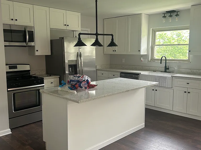 830 Fawnhill Dr — Photo 3