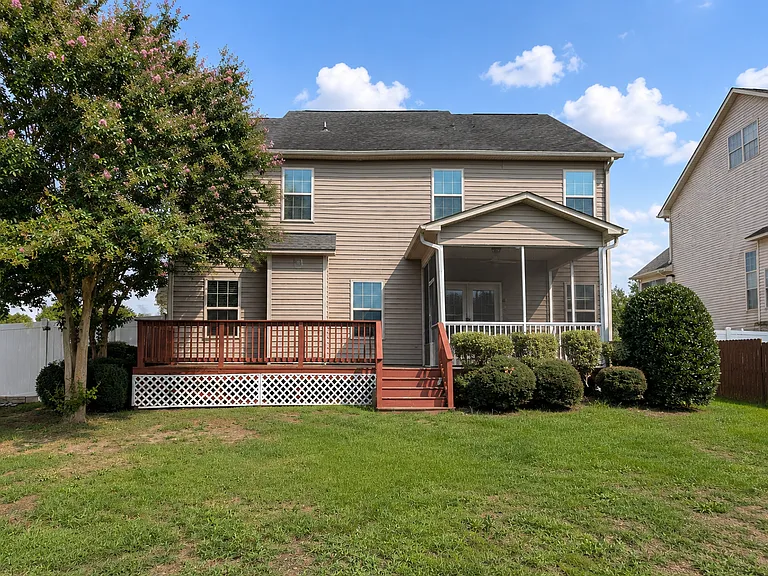 14 Marquis Dr — Photo 2