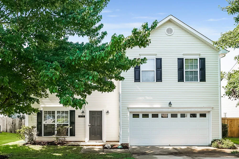 3 bed, 2.5 bath, 2024 sqft, $2,365 — Photo 1