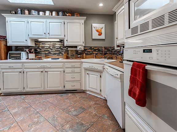 4th image of 6 Rockford Ln