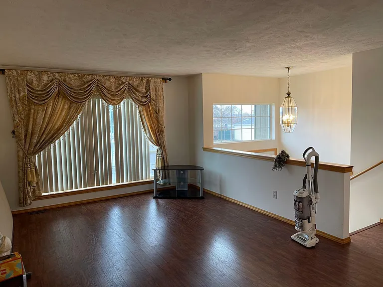 623 E Euclid Ave — Photo 4