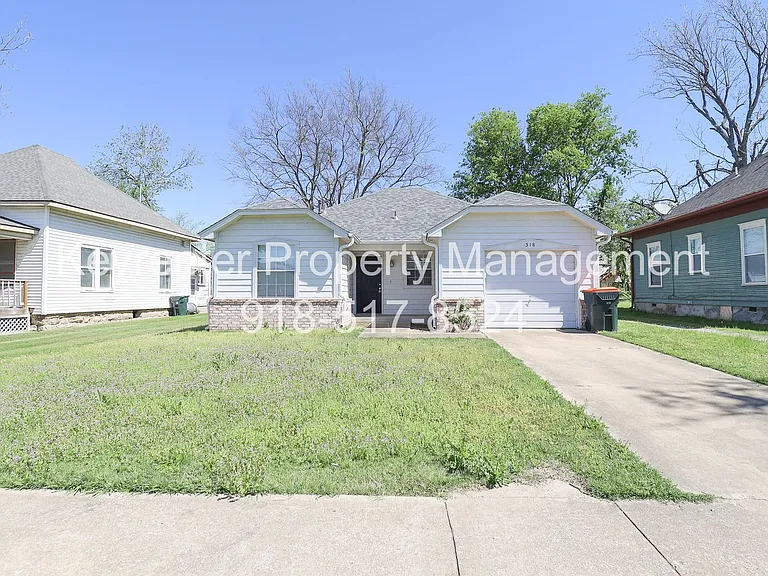 318 E Will Rogers Blvd — Photo 2