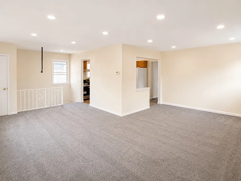 124 Kelvin Ave #2 — Photo 3