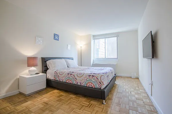 Rented by Avenues Real Estate | media 10