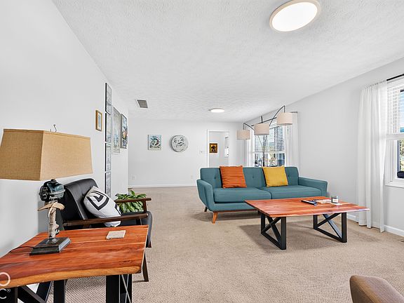 4th image of 1278 Holiday Ln W