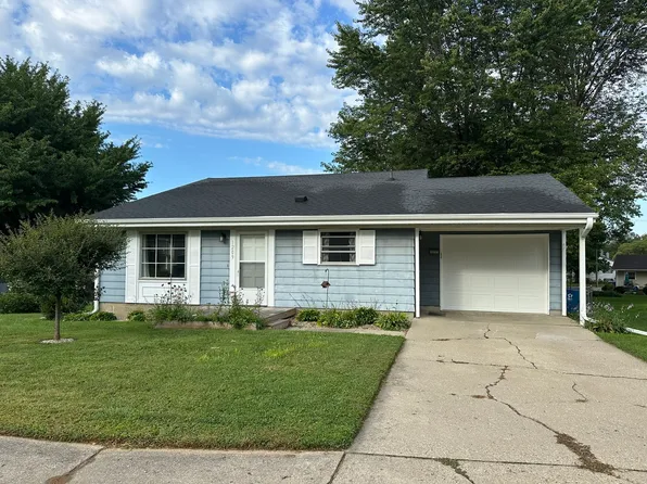 1209 Goral Ct, Dixon, IL 61021