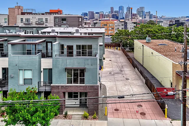 2100 N Clay St — Photo 1