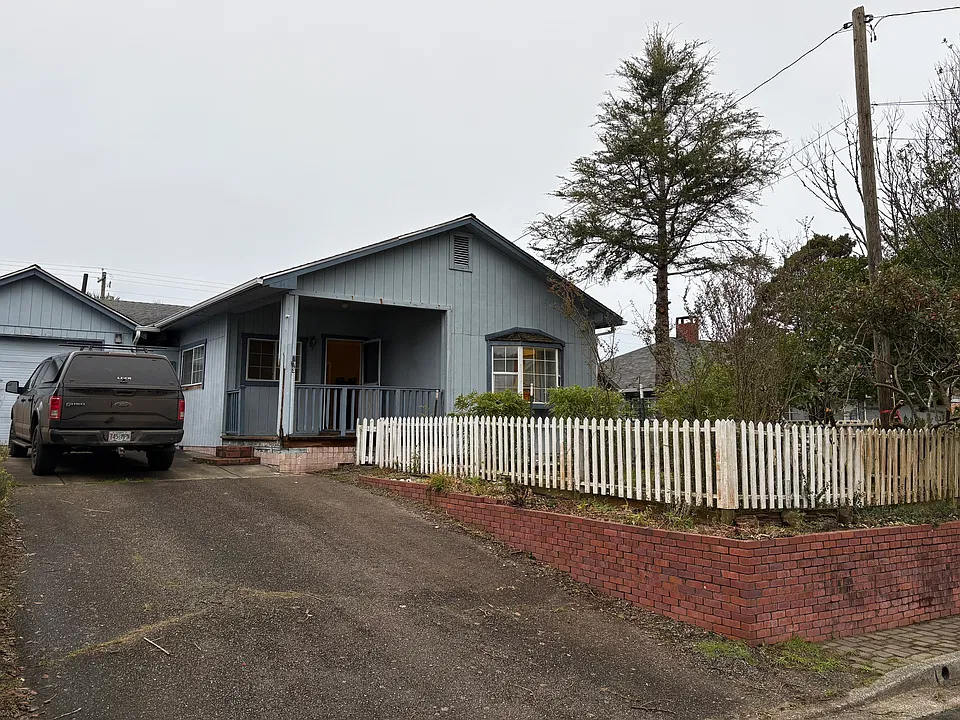 773 Clearlake Ave