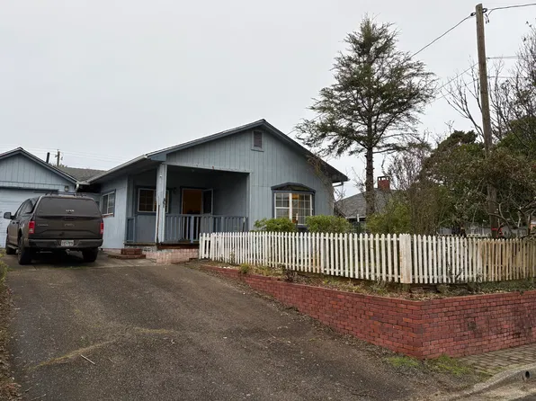 773 Clearlake Ave, Winchester Bay, OR 97467
