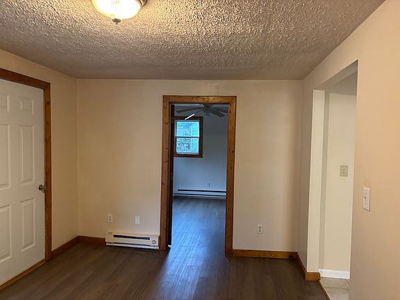 5th image of 879 S Main St #1