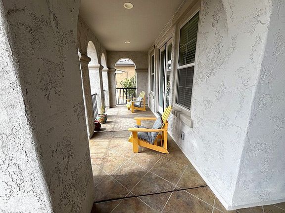 4th image of 2535 E Canyon Crossing Dr
