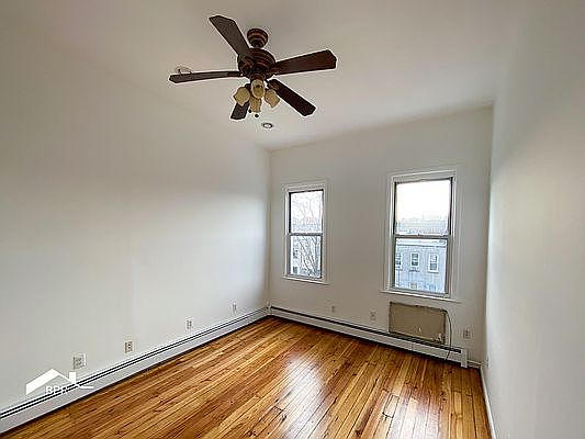 4th image of 53 Hausman St Floor 2