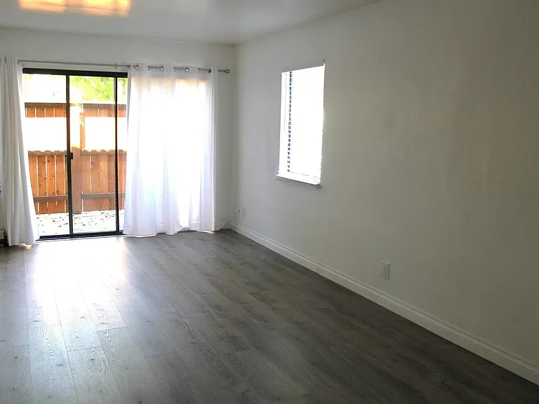 1035 Miramonte Dr #1 — Photo 4
