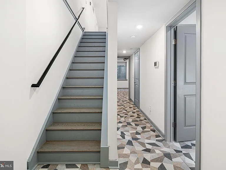 411 W Berks St #1 — Photo 10