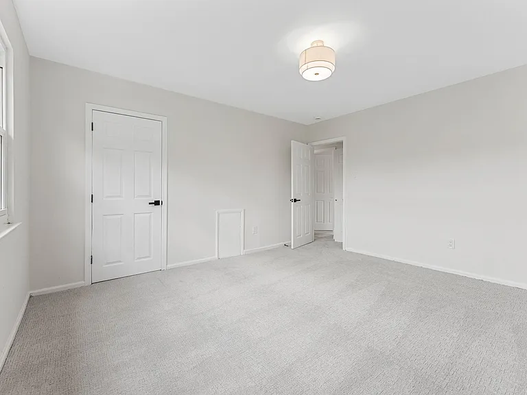 7 Andrea Dr — Photo 16