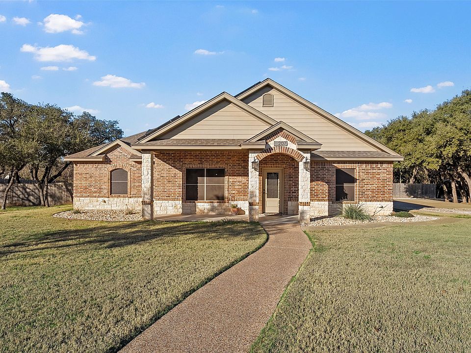 1st image of 207 Cresthill Cir