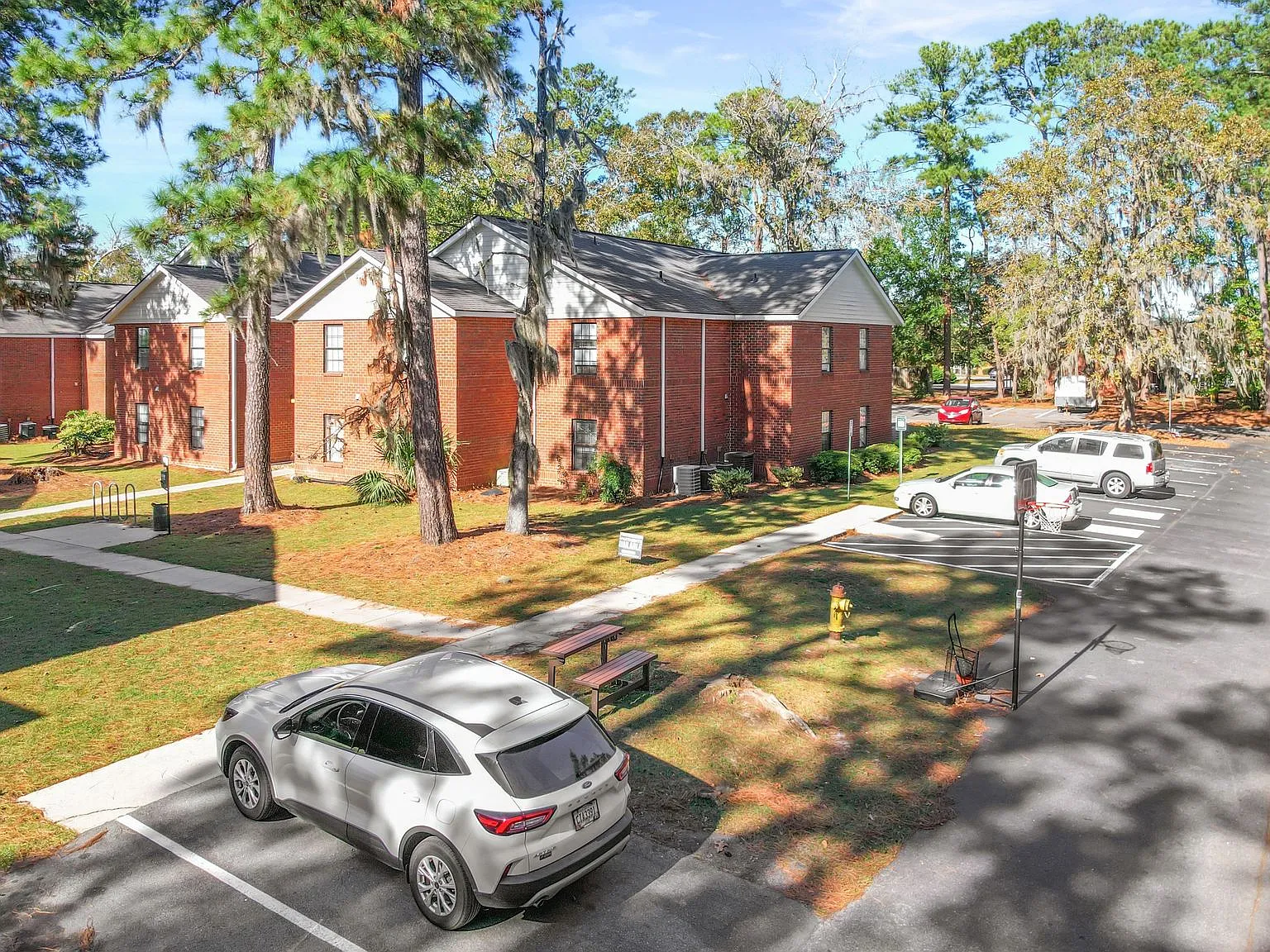 Apache Apartments 2 & 4 Bedroom Homes on Savannah's Southside — Photo 1
