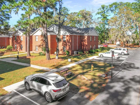 Apache Apartments 2 & 4 Bedroom Homes on Savannah's Southside