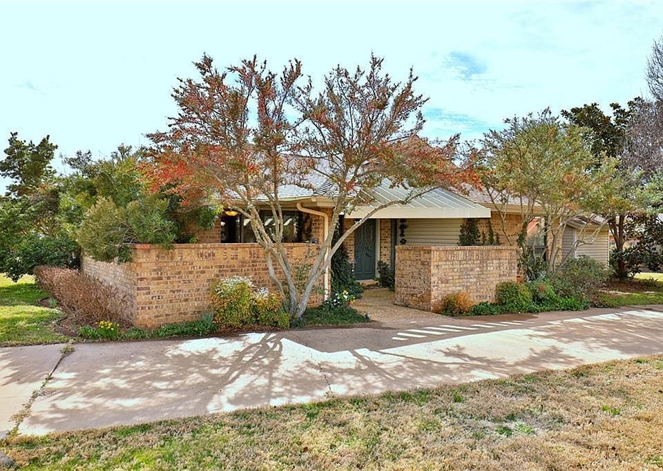 1st image of 1221 Chariot Cir