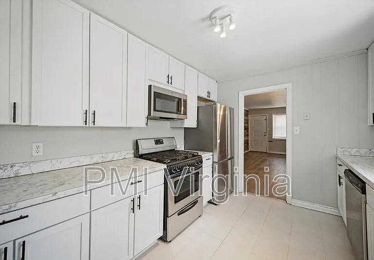 3310 Glasgow St — Photo 9