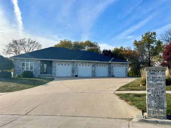 1811 Apple Ln, Indianola, IA 50125