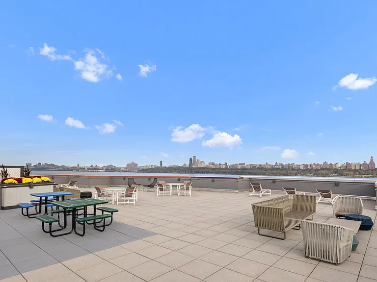 512 Hudson Park — Photo 31